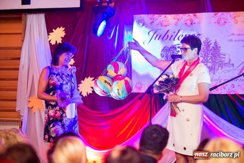 Zdjęcie w galerii na portalu naszraciborz.pl: Szkoła w Krzanowicach ma już 40 lat  wiadomości z regionu