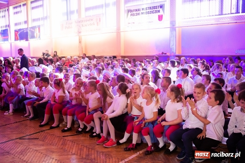 Zdjęcie w galerii na portalu naszraciborz.pl: Szkoła w Krzanowicach ma już 40 lat  wiadomości z regionu