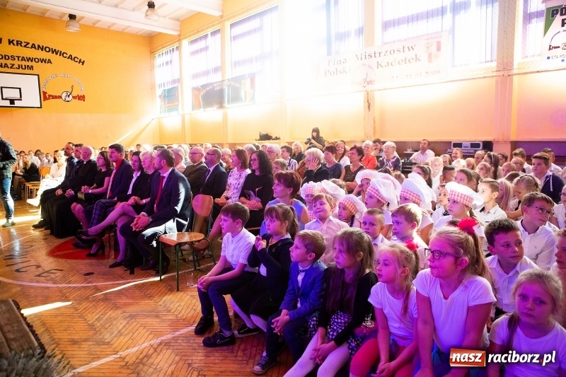 Zdjęcie w galerii na portalu naszraciborz.pl: Szkoła w Krzanowicach ma już 40 lat  wiadomości z regionu