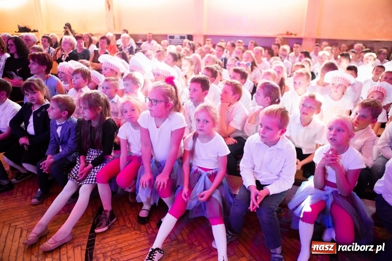 Zdjęcie w galerii na portalu naszraciborz.pl: Szkoła w Krzanowicach ma już 40 lat  wiadomości z regionu