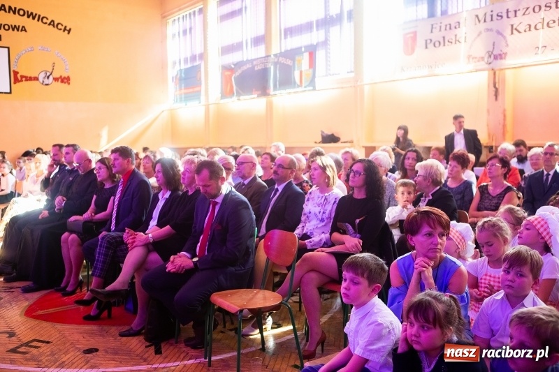 Zdjęcie w galerii na portalu naszraciborz.pl: Szkoła w Krzanowicach ma już 40 lat  wiadomości z regionu