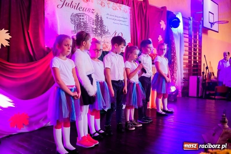 Zdjęcie w galerii na portalu naszraciborz.pl: Szkoła w Krzanowicach ma już 40 lat  wiadomości z regionu