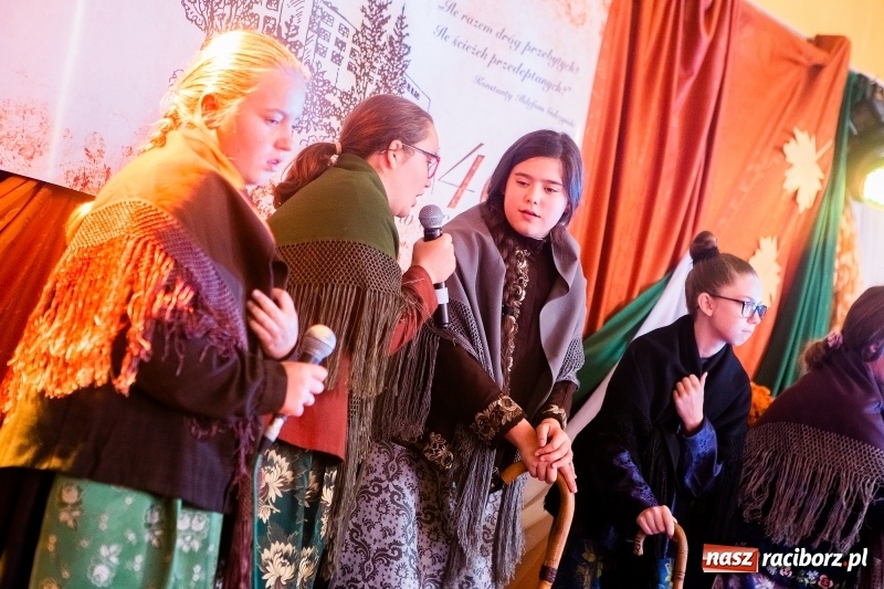 Zdjęcie w galerii na portalu naszraciborz.pl: Szkoła w Krzanowicach ma już 40 lat  wiadomości z regionu