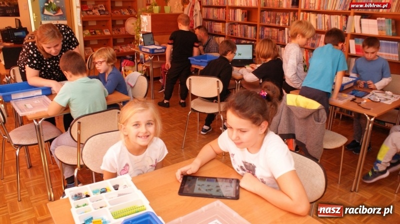 Zdjęcie w galerii na portalu naszraciborz.pl: Warsztaty robotyki Lego w raciborskiej bibliotece wiadomości z regionu