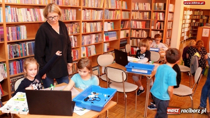 Zdjęcie w galerii na portalu naszraciborz.pl: Warsztaty robotyki Lego w raciborskiej bibliotece wiadomości z regionu