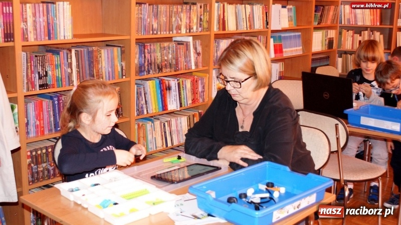 Zdjęcie w galerii na portalu naszraciborz.pl: Warsztaty robotyki Lego w raciborskiej bibliotece wiadomości z regionu