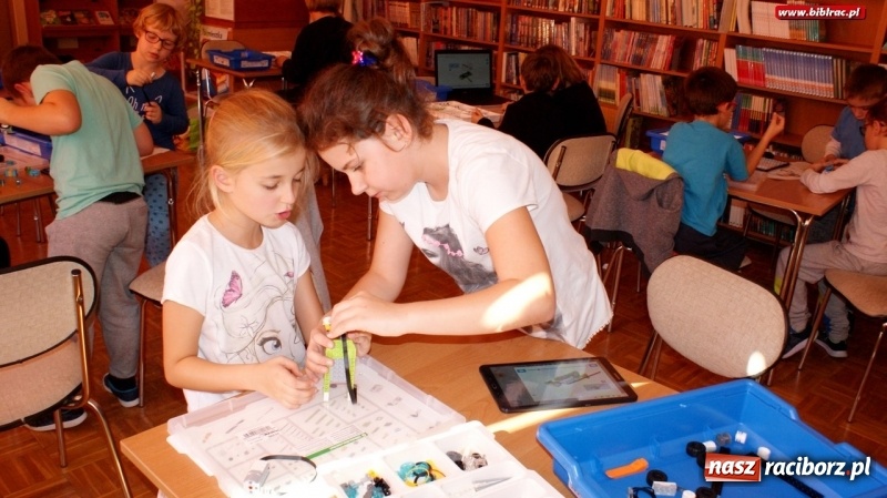 Zdjęcie w galerii na portalu naszraciborz.pl: Warsztaty robotyki Lego w raciborskiej bibliotece wiadomości z regionu