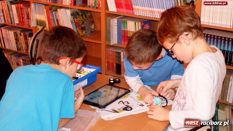 Zdjęcie w galerii na portalu naszraciborz.pl: Warsztaty robotyki Lego w raciborskiej bibliotece wiadomości z regionu
