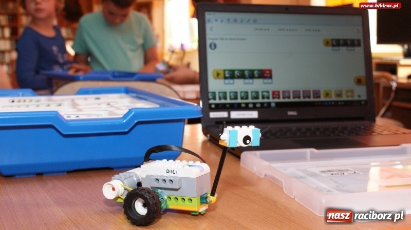 Zdjęcie w galerii na portalu naszraciborz.pl: Warsztaty robotyki Lego w raciborskiej bibliotece wiadomości z regionu