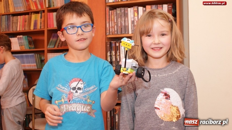 Zdjęcie w galerii na portalu naszraciborz.pl: Warsztaty robotyki Lego w raciborskiej bibliotece wiadomości z regionu
