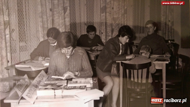 Zdjęcie w galerii na portalu naszraciborz.pl: Czytelnie pękały dawniej w szwach. Historyczny spacer po raciborskich bibliotekach  wiadomości z regionu