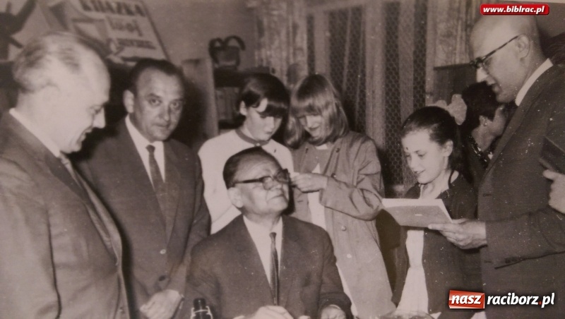 Zdjęcie w galerii na portalu naszraciborz.pl: Czytelnie pękały dawniej w szwach. Historyczny spacer po raciborskich bibliotekach  wiadomości z regionu