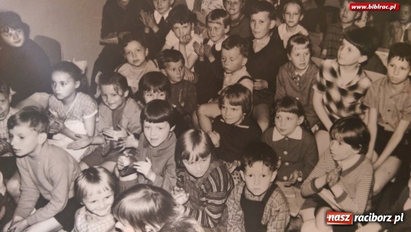Zdjęcie w galerii na portalu naszraciborz.pl: Czytelnie pękały dawniej w szwach. Historyczny spacer po raciborskich bibliotekach  wiadomości z regionu