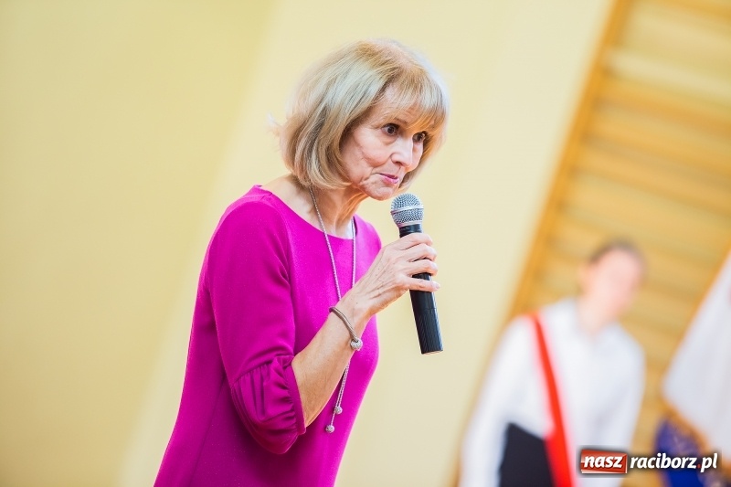 Zdjęcie w galerii na portalu naszraciborz.pl: W raciborskim ZSOMS pasowano pierwszoklasistów wiadomości z regionu