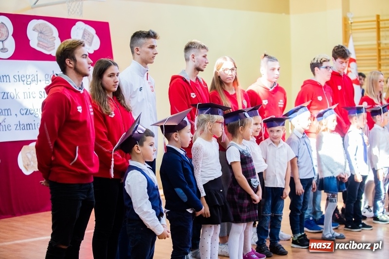 Zdjęcie w galerii na portalu naszraciborz.pl: W raciborskim ZSOMS pasowano pierwszoklasistów wiadomości z regionu