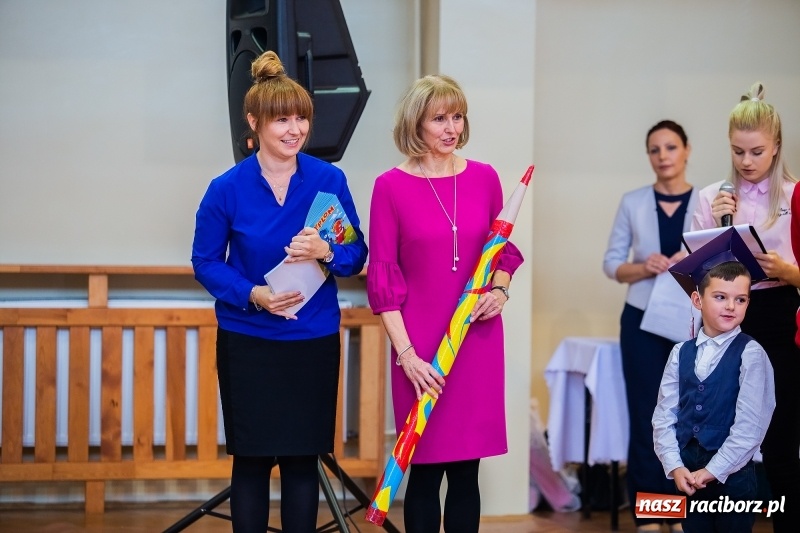 Zdjęcie w galerii na portalu naszraciborz.pl: W raciborskim ZSOMS pasowano pierwszoklasistów wiadomości z regionu