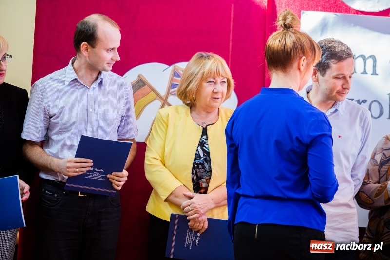 Zdjęcie w galerii na portalu naszraciborz.pl: W raciborskim ZSOMS pasowano pierwszoklasistów wiadomości z regionu
