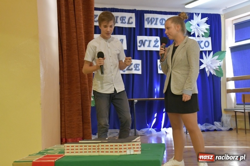 Zdjęcie w galerii na portalu naszraciborz.pl: Samba dla Pani, dla Pana – uczniowie SP18 z życzeniami dla wszystkich pracowników szkoły wiadomości z regionu