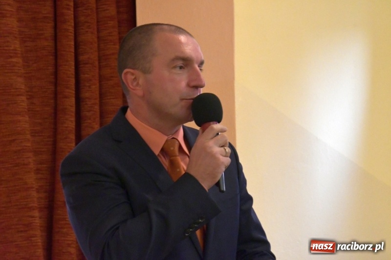 Zdjęcie w galerii na portalu naszraciborz.pl: Samba dla Pani, dla Pana – uczniowie SP18 z życzeniami dla wszystkich pracowników szkoły wiadomości z regionu