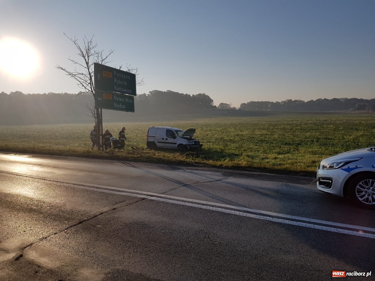 Zdjęcie w galerii na portalu naszraciborz.pl: Fiat wypadł z drogi na trasie Racibórz-Rybnik  wiadomości z regionu