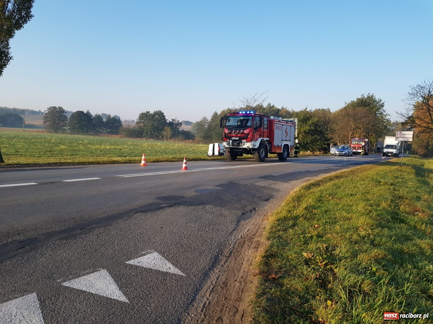 Zdjęcie w galerii na portalu naszraciborz.pl: Fiat wypadł z drogi na trasie Racibórz-Rybnik  wiadomości z regionu