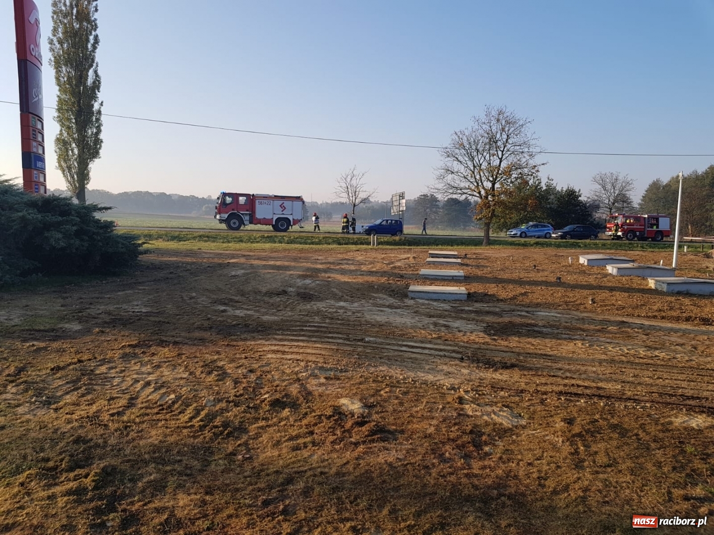 Zdjęcie w galerii na portalu naszraciborz.pl: Fiat wypadł z drogi na trasie Racibórz-Rybnik  wiadomości z regionu