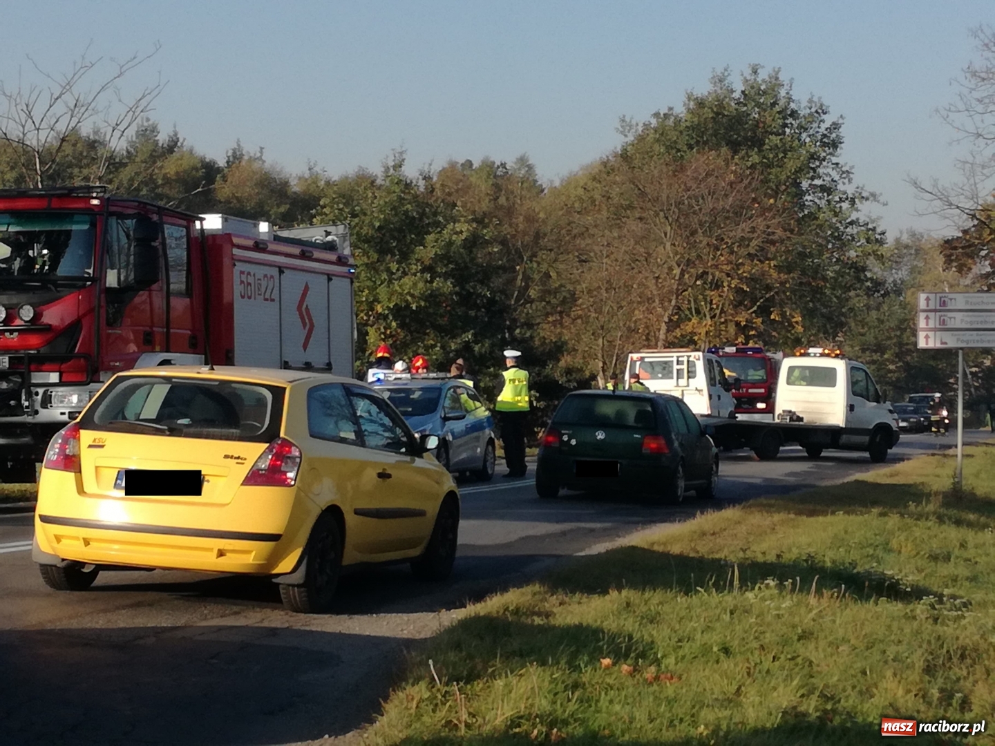 Zdjęcie w galerii na portalu naszraciborz.pl: Fiat wypadł z drogi na trasie Racibórz-Rybnik  wiadomości z regionu