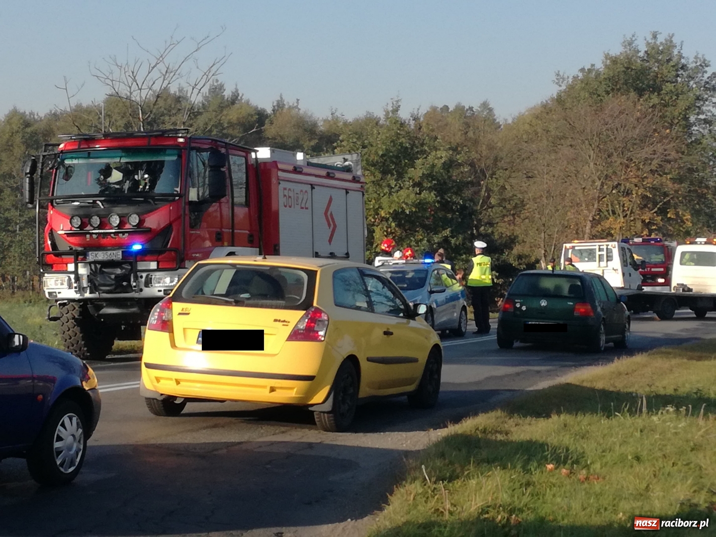 Zdjęcie w galerii na portalu naszraciborz.pl: Fiat wypadł z drogi na trasie Racibórz-Rybnik  wiadomości z regionu
