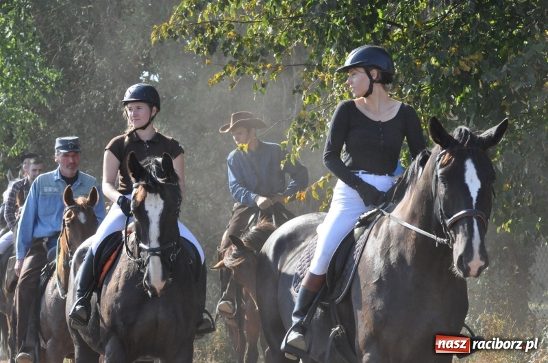 Zdjęcie w galerii na portalu naszraciborz.pl: Przez lasy, pola i łąki na pogoń za lisem. Hubertus w Żerdzinach 2018 VIDEO wiadomości z regionu
