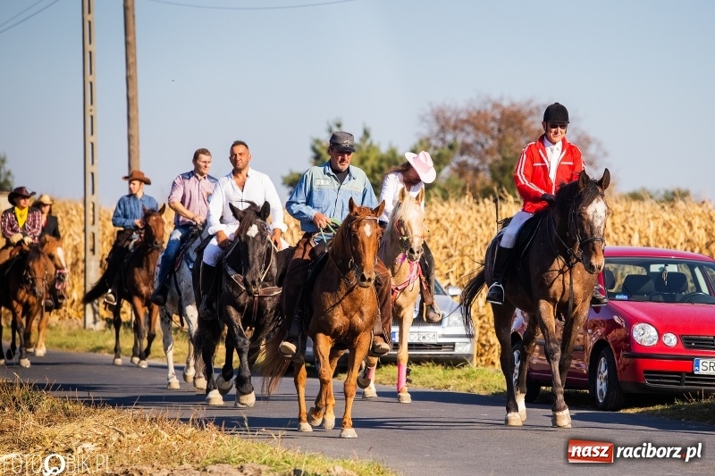 Zdjęcie w galerii na portalu naszraciborz.pl: Przez lasy, pola i łąki na pogoń za lisem. Hubertus w Żerdzinach 2018 VIDEO wiadomości z regionu