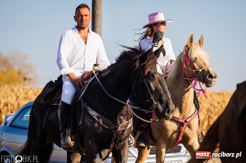 Zdjęcie w galerii na portalu naszraciborz.pl: Przez lasy, pola i łąki na pogoń za lisem. Hubertus w Żerdzinach 2018 VIDEO wiadomości z regionu