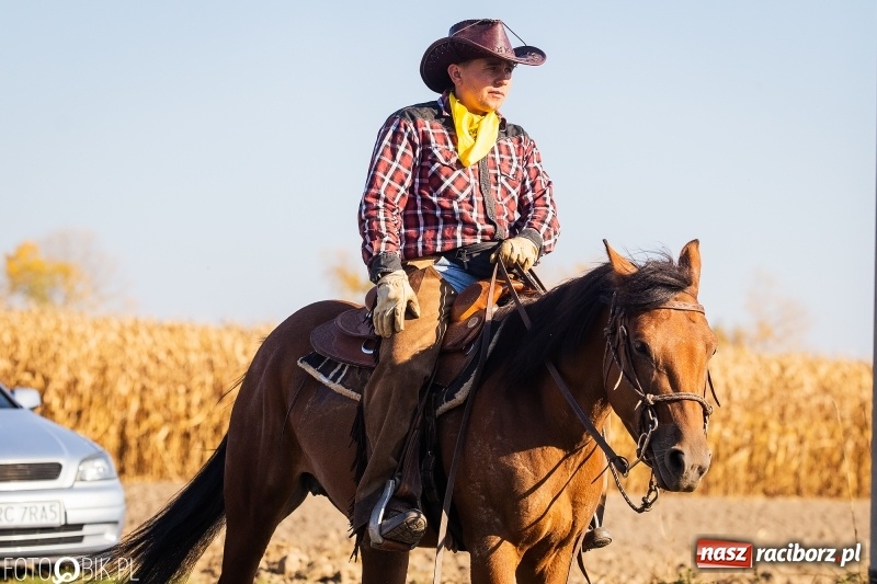 Zdjęcie w galerii na portalu naszraciborz.pl: Przez lasy, pola i łąki na pogoń za lisem. Hubertus w Żerdzinach 2018 VIDEO wiadomości z regionu