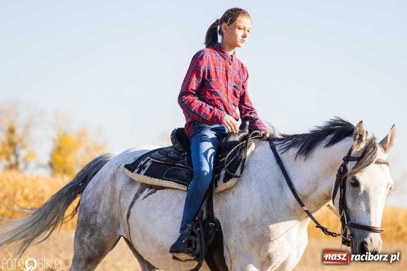 Zdjęcie w galerii na portalu naszraciborz.pl: Przez lasy, pola i łąki na pogoń za lisem. Hubertus w Żerdzinach 2018 VIDEO wiadomości z regionu