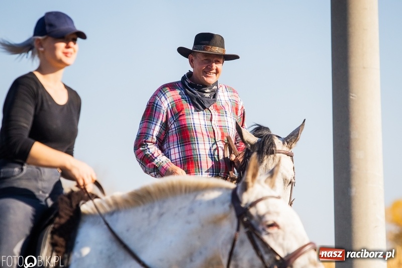 Zdjęcie w galerii na portalu naszraciborz.pl: Przez lasy, pola i łąki na pogoń za lisem. Hubertus w Żerdzinach 2018 VIDEO wiadomości z regionu
