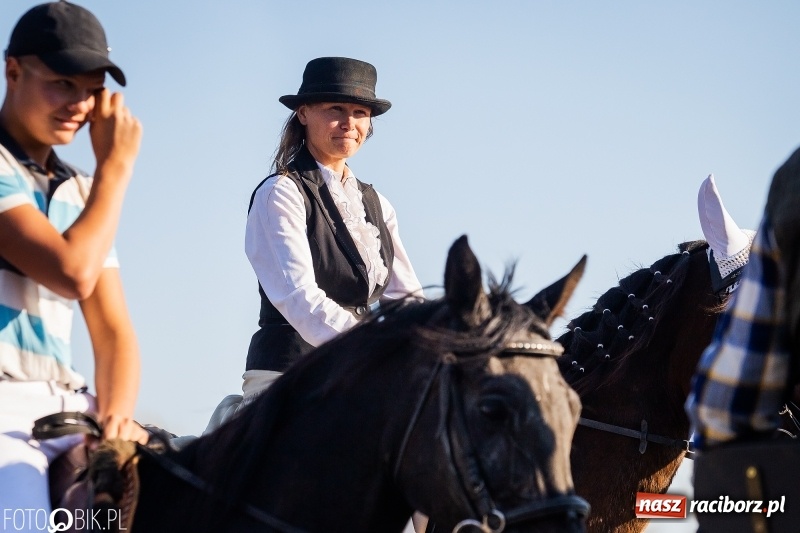Zdjęcie w galerii na portalu naszraciborz.pl: Przez lasy, pola i łąki na pogoń za lisem. Hubertus w Żerdzinach 2018 VIDEO wiadomości z regionu