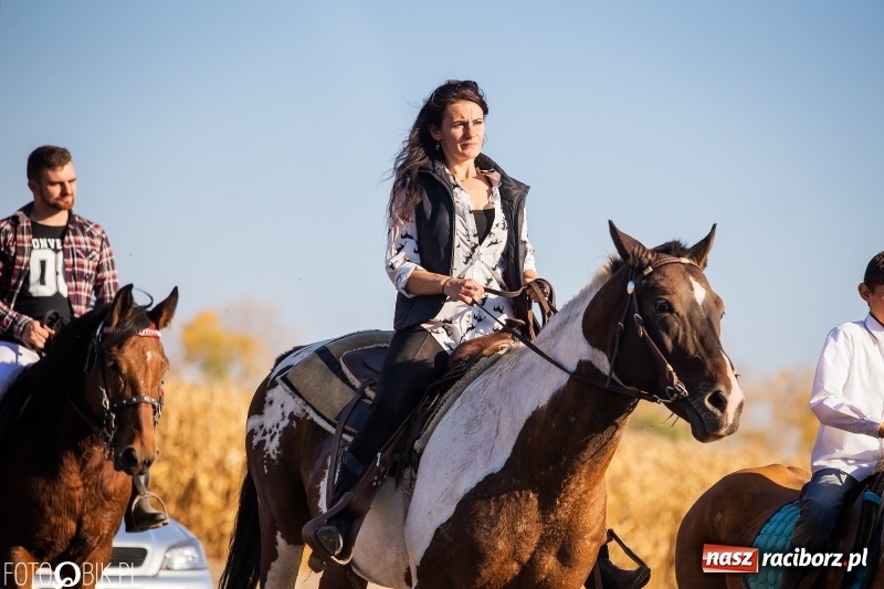 Zdjęcie w galerii na portalu naszraciborz.pl: Przez lasy, pola i łąki na pogoń za lisem. Hubertus w Żerdzinach 2018 VIDEO wiadomości z regionu
