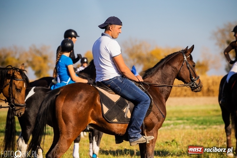Zdjęcie w galerii na portalu naszraciborz.pl: Przez lasy, pola i łąki na pogoń za lisem. Hubertus w Żerdzinach 2018 VIDEO wiadomości z regionu
