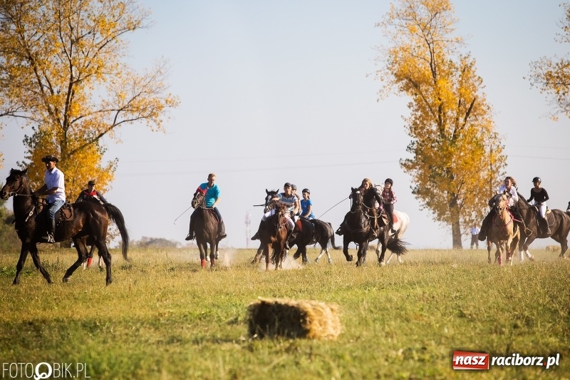 Zdjęcie w galerii na portalu naszraciborz.pl: Przez lasy, pola i łąki na pogoń za lisem. Hubertus w Żerdzinach 2018 VIDEO wiadomości z regionu