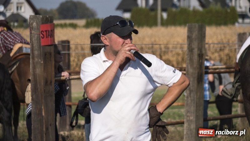 Zdjęcie w galerii na portalu naszraciborz.pl: Przez lasy, pola i łąki na pogoń za lisem. Hubertus w Żerdzinach 2018 VIDEO wiadomości z regionu
