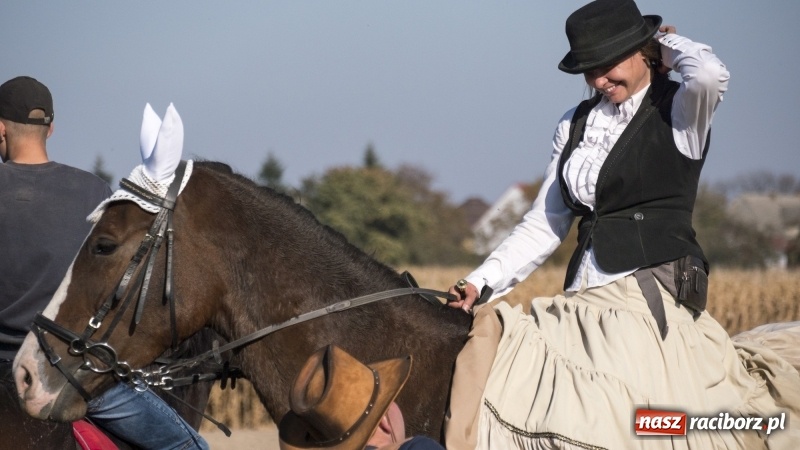 Zdjęcie w galerii na portalu naszraciborz.pl: Przez lasy, pola i łąki na pogoń za lisem. Hubertus w Żerdzinach 2018 VIDEO wiadomości z regionu