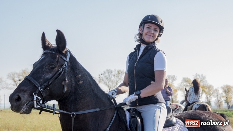 Zdjęcie w galerii na portalu naszraciborz.pl: Przez lasy, pola i łąki na pogoń za lisem. Hubertus w Żerdzinach 2018 VIDEO wiadomości z regionu