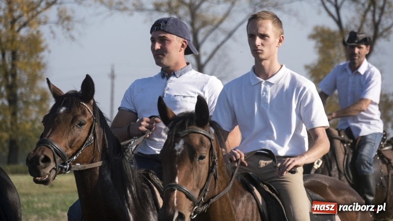 Zdjęcie w galerii na portalu naszraciborz.pl: Przez lasy, pola i łąki na pogoń za lisem. Hubertus w Żerdzinach 2018 VIDEO wiadomości z regionu