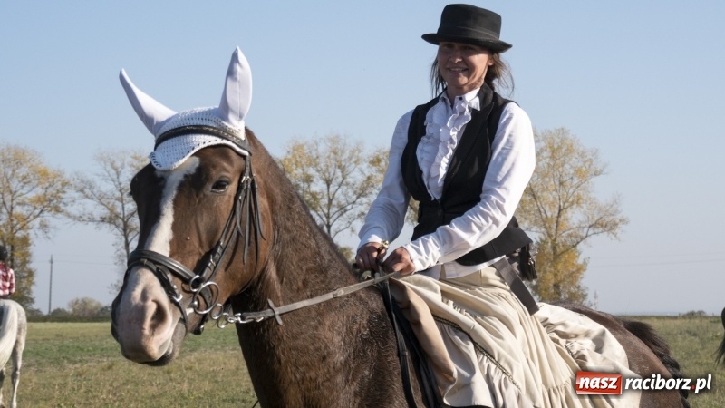 Zdjęcie w galerii na portalu naszraciborz.pl: Przez lasy, pola i łąki na pogoń za lisem. Hubertus w Żerdzinach 2018 VIDEO wiadomości z regionu
