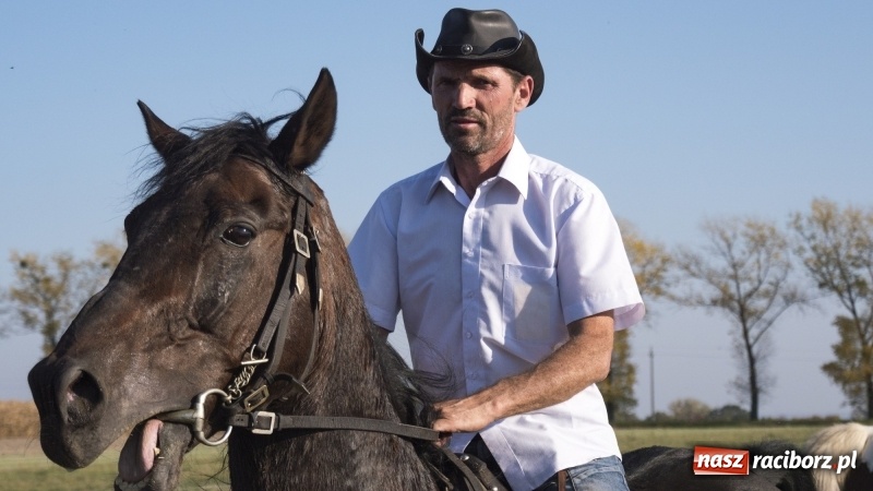 Zdjęcie w galerii na portalu naszraciborz.pl: Przez lasy, pola i łąki na pogoń za lisem. Hubertus w Żerdzinach 2018 VIDEO wiadomości z regionu