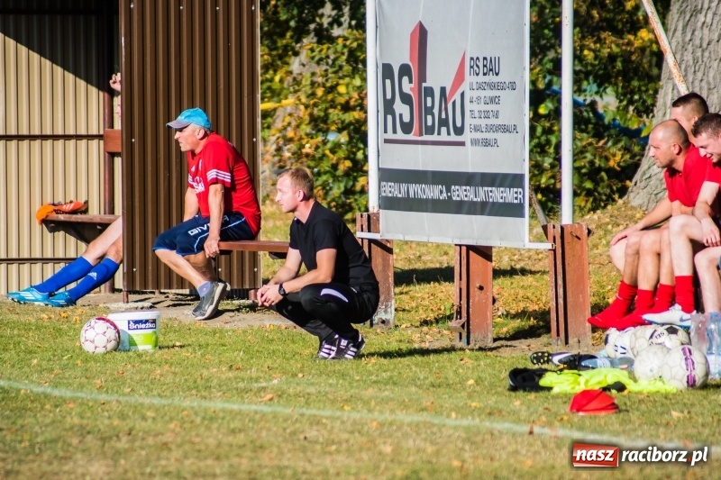 Zdjęcie w galerii na portalu naszraciborz.pl: Dwa trafienia Pawła Karczewskiego pogrążyły lidera z Nieboczów wiadomości z regionu