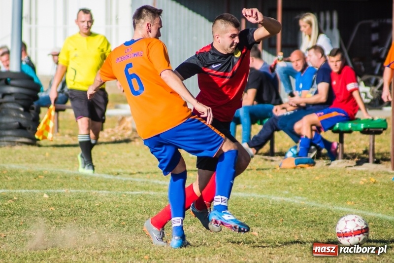 Zdjęcie w galerii na portalu naszraciborz.pl: Dwa trafienia Pawła Karczewskiego pogrążyły lidera z Nieboczów wiadomości z regionu