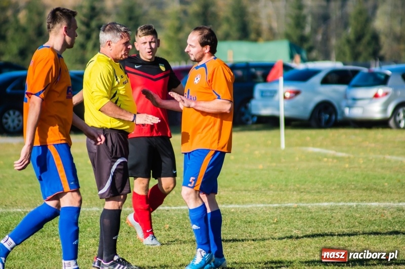 Zdjęcie w galerii na portalu naszraciborz.pl: Dwa trafienia Pawła Karczewskiego pogrążyły lidera z Nieboczów wiadomości z regionu