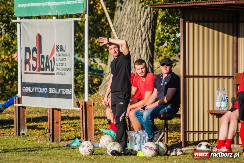 Zdjęcie w galerii na portalu naszraciborz.pl: Dwa trafienia Pawła Karczewskiego pogrążyły lidera z Nieboczów wiadomości z regionu