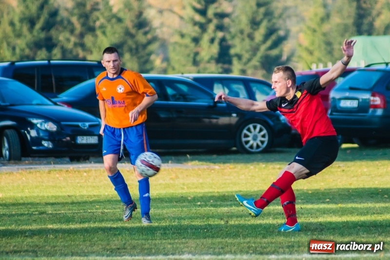 Zdjęcie w galerii na portalu naszraciborz.pl: Dwa trafienia Pawła Karczewskiego pogrążyły lidera z Nieboczów wiadomości z regionu