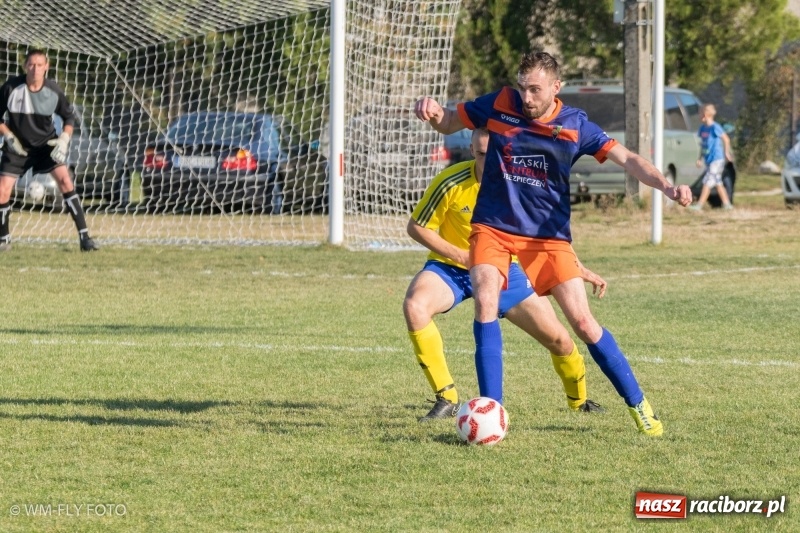 Zdjęcie w galerii na portalu naszraciborz.pl: Strzelanie rozpoczęli dopiero po przerwie. Adamowice pokonały Górki Śląskie wiadomości z regionu